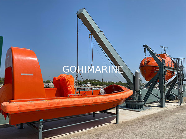 IACS Approved SOLAS 21-35KN Single Arm Slewing Davit For Rescue Boat And Liferaft